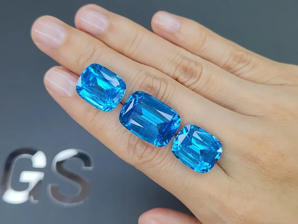 Сет из ярко-голубых Swiss Blue топазов в огранке кушон 53,84 карата, Бразилия  Изображение №2