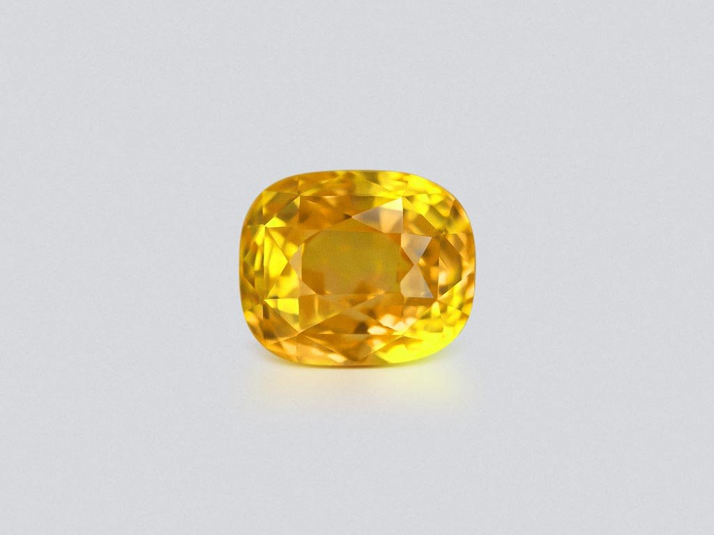 Желтый сапфир Golden Colorв огранке кушон 2,22 карата, Шри -Ланка  Изображение №1