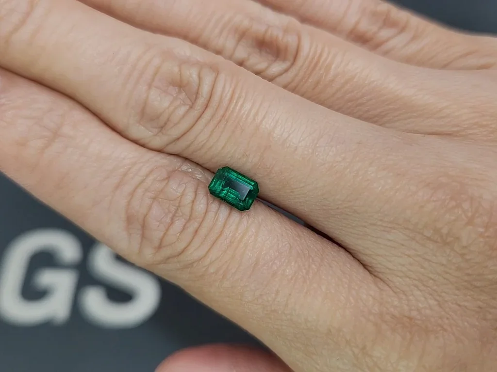 Изумруд Vivid Green в огранке октагон 0,78 карата, Панджшер Изображение №2