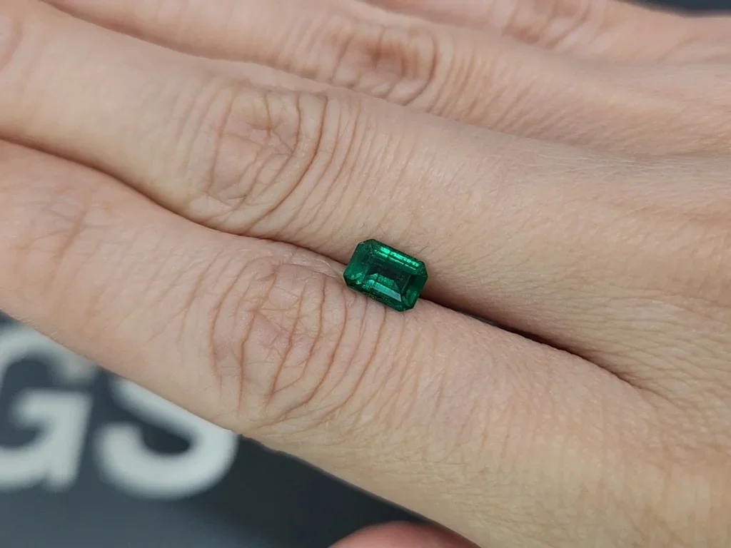 Изумруд Vivid Green в огранке октагон 0,78 карата, Панджшер Изображение №2