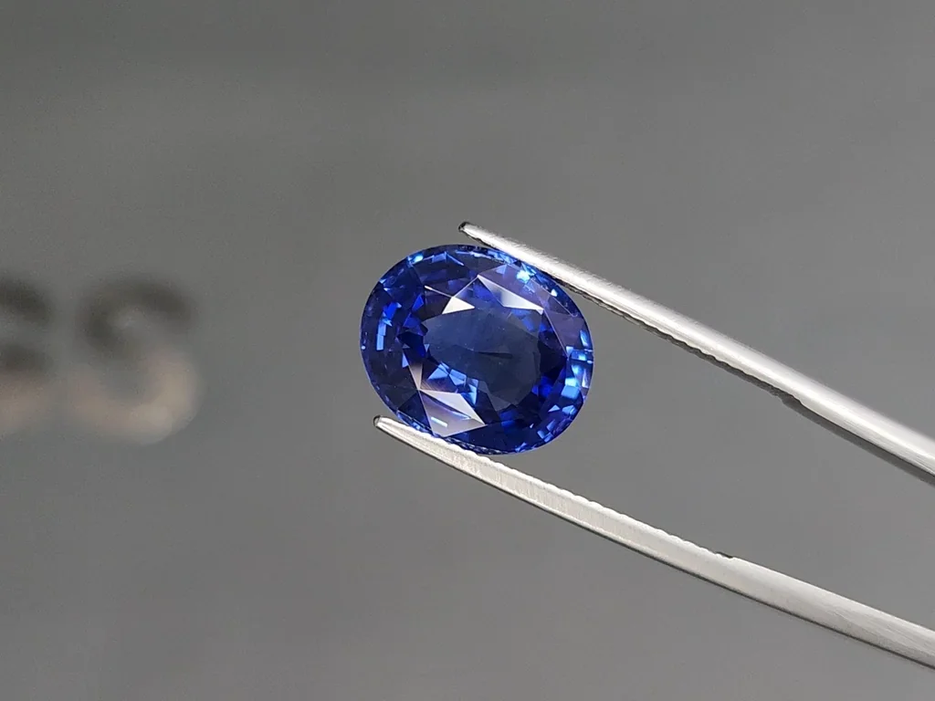 Сапфир Royal Blue в огранке овал 7,02 карат, Шри-Ланка  Изображение №3