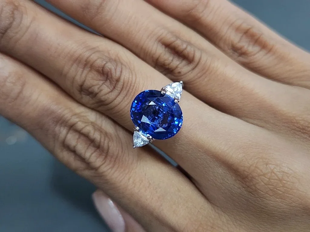 Сапфир Royal Blue в огранке овал 7,02 карат, Шри-Ланка  Изображение №5