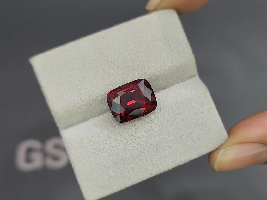 Насыщенная красная шпинель в огранке кушон  6,82 карат, Вьетнам Изображение №4