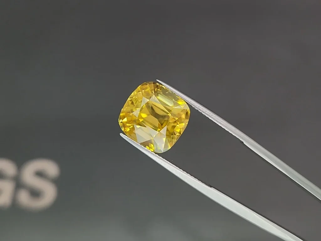 Негретый сапфир Golden Yellow в огранке кушон 15,15 карат, Шри-Ланка Изображение №3
