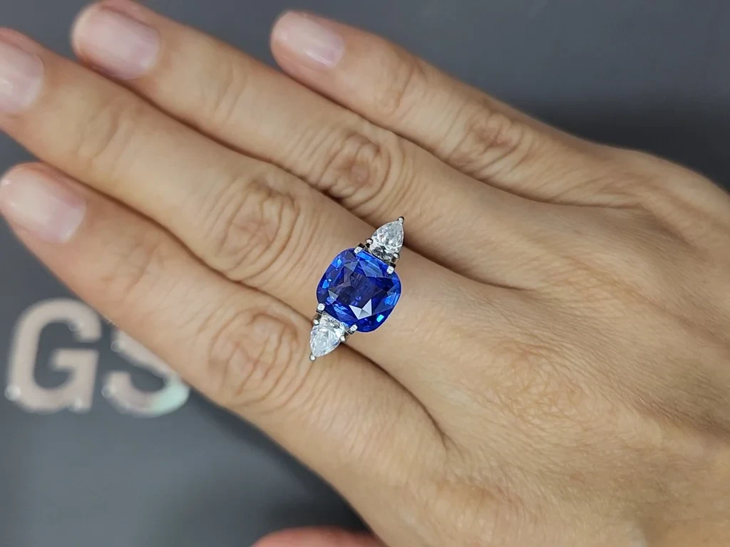 Лот №3. Сапфир Royal Blue в огранке кушон 4,02 карат, Шри-Ланка Изображение №5