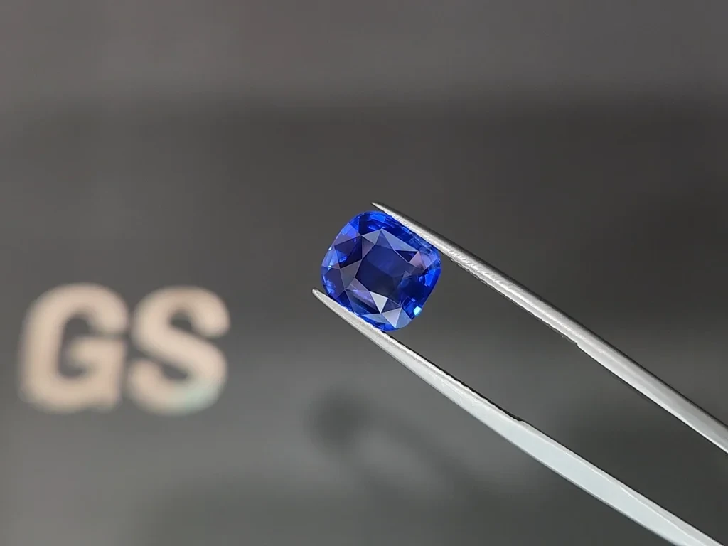 Лот №3. Сапфир Royal Blue в огранке кушон 4,02 карат, Шри-Ланка Изображение №3