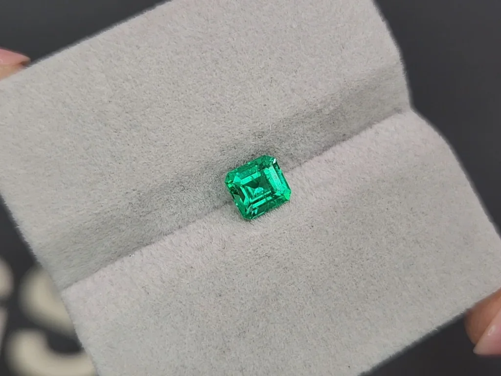 Изумруд Vivid Green в огранке октагон 0,73 карата, Панджшер Изображение №4