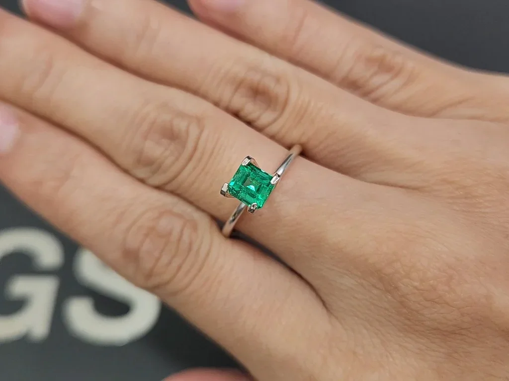 Изумруд Vivid Green в огранке октагон 0,73 карата, Панджшер Изображение №5