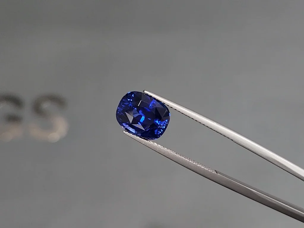 Сапфир Royal Blue в огранке кушон 5.40 карат, Шри-Ланка  Изображение №3