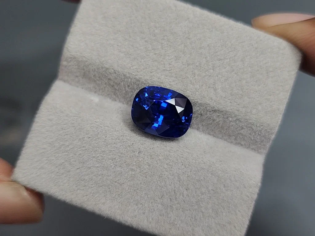 Сапфир Royal Blue в огранке кушон 5.40 карат, Шри-Ланка  Изображение №4