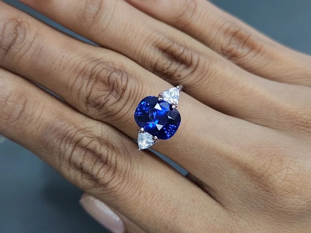 Сапфир Royal Blue в огранке кушон 5.40 карат, Шри-Ланка  Изображение №5