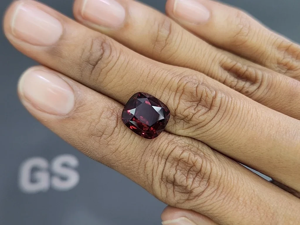 Насыщенная красная шпинель в огранке кушон 6,54 карат, Вьетнам Изображение №2
