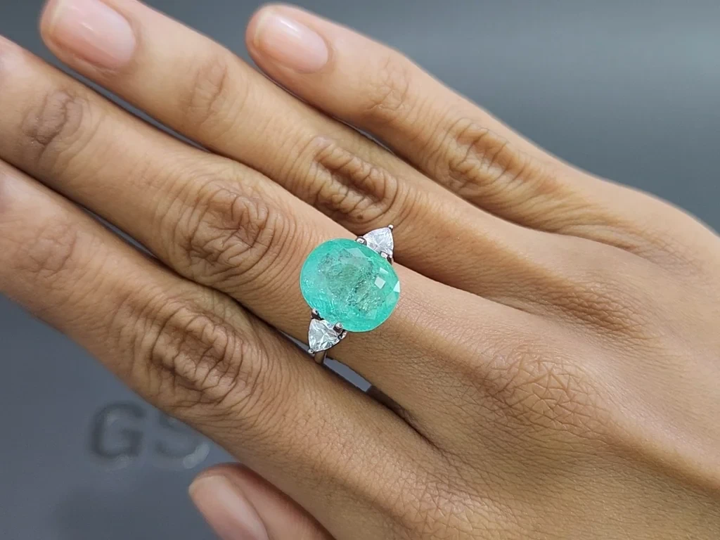 Параиба Neon Green в огранке овал 8,38 карат, Мозамбик Изображение №5