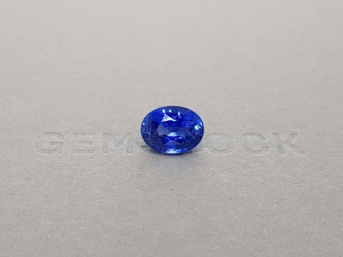 Синий сапфир Royal Blue в огранке овал 5,75 карат, Шри-Ланка фото №1