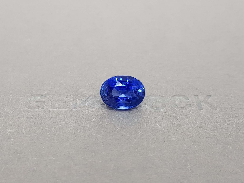 Синий сапфир Royal Blue в огранке овал 5,75 карат, Шри-Ланка Изображение №1