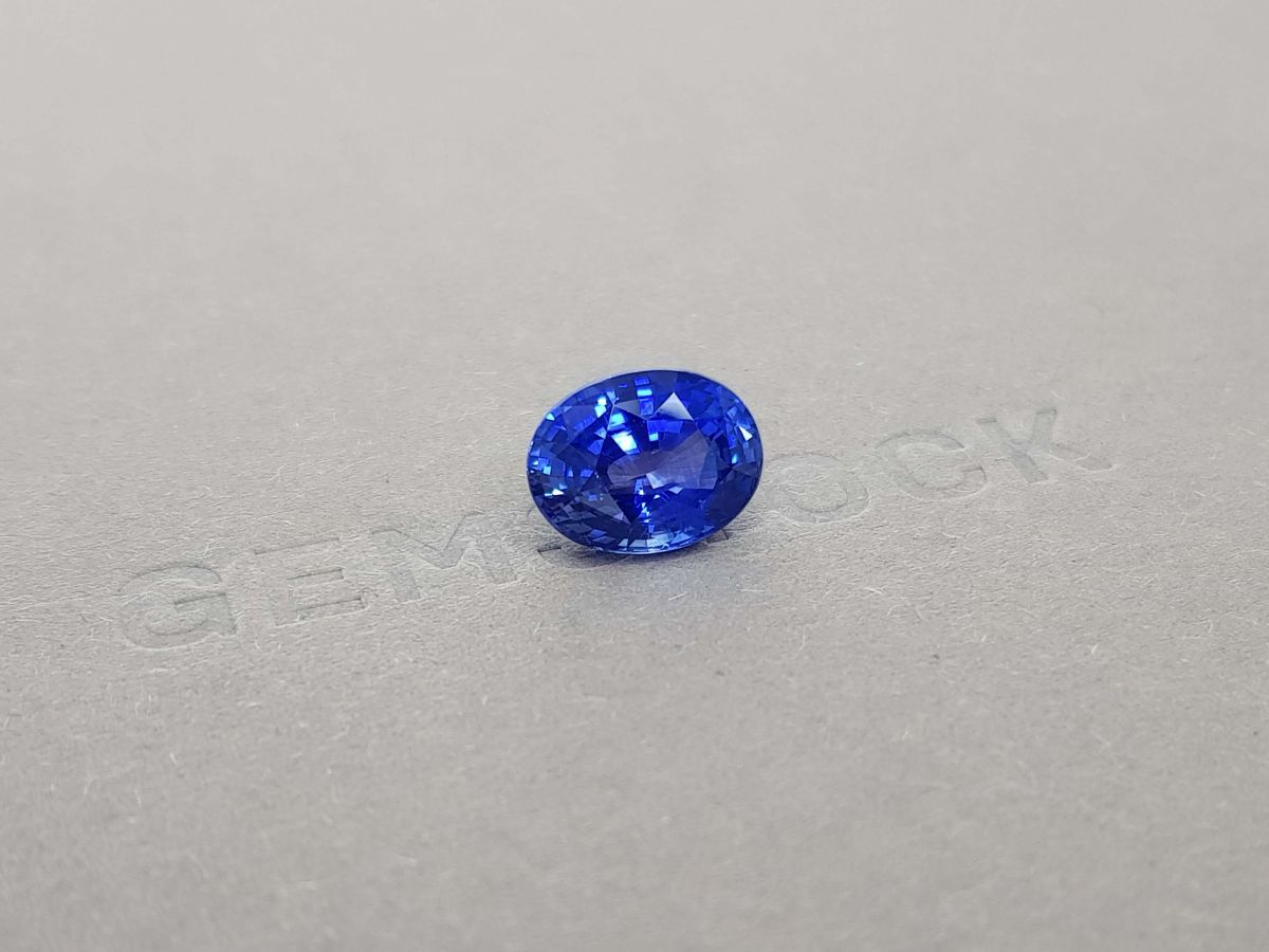 Синий сапфир Royal Blue в огранке овал 5,75 карат, Шри-Ланка фото №2