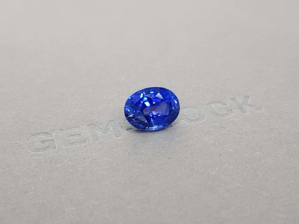 Синий сапфир Royal Blue в огранке овал 5,75 карат, Шри-Ланка Изображение №2