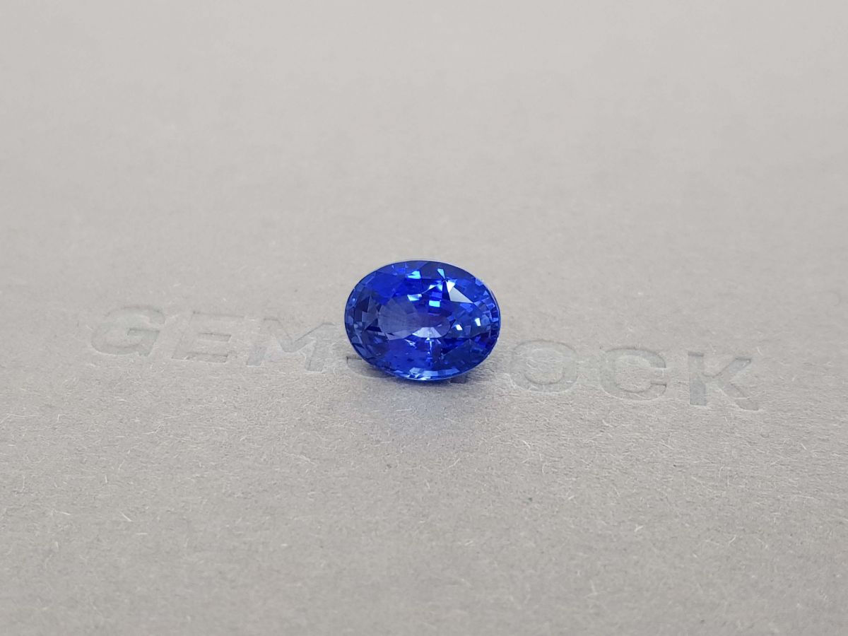 Синий сапфир Royal Blue в огранке овал 5,75 карат, Шри-Ланка фото №3
