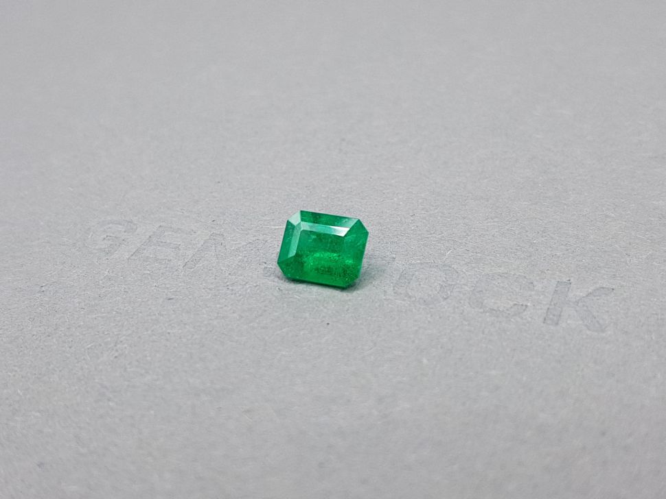 Колумбийский изумруд цвета Vivid Green 1,25 карат Изображение №3