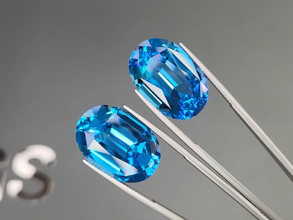 Сет из ярко-голубых Swiss Blue топазов в огранке овал 94,15 карата, Бразилия  Изображение №4