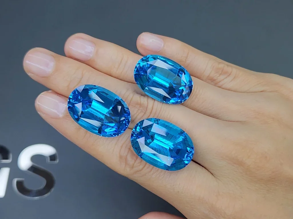 Сет из ярко-голубых Swiss Blue топазов в огранке овал 94,15 карата, Бразилия  Изображение №2