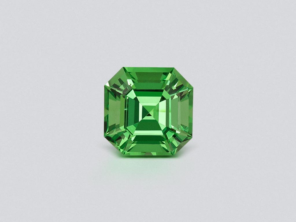 Гранат цаворит Neon Green в огранке ашер 1,34 карата, Танзания  Изображение №1