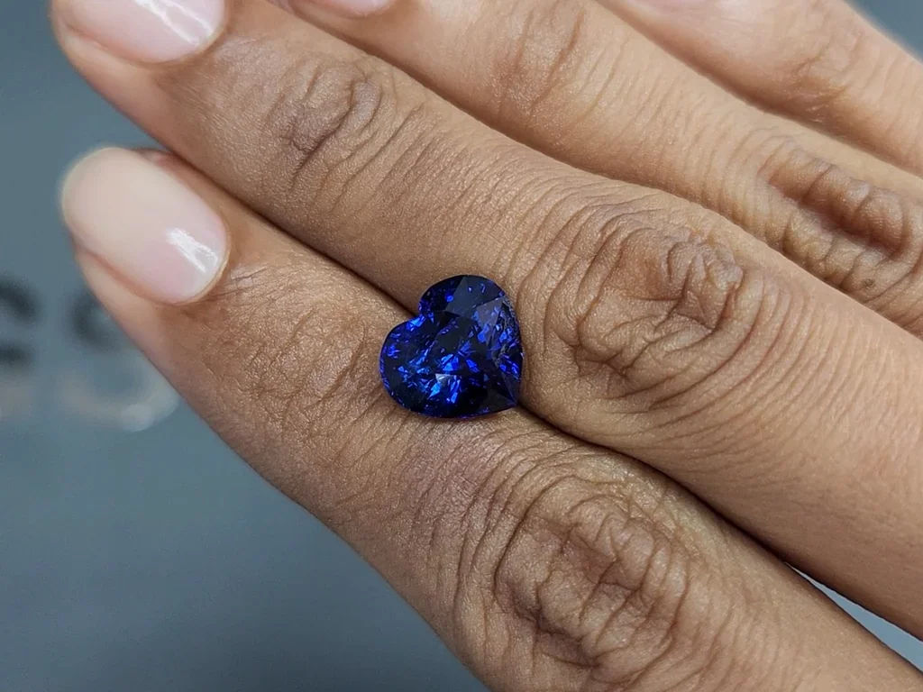 Сапфир Vivid Blue в огранке сердце 5.01 карат, Шри-Ланка  Изображение №2