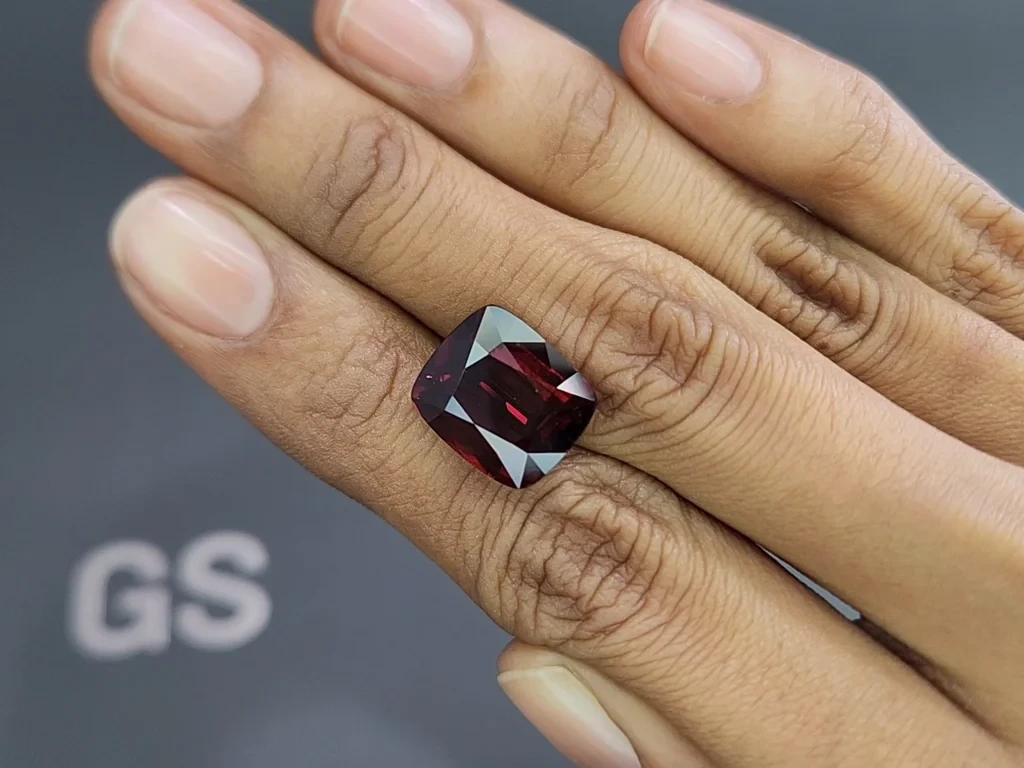 Ярко-красная шпинель в огранке кушон 9,57 карат, Вьетнам Изображение №2