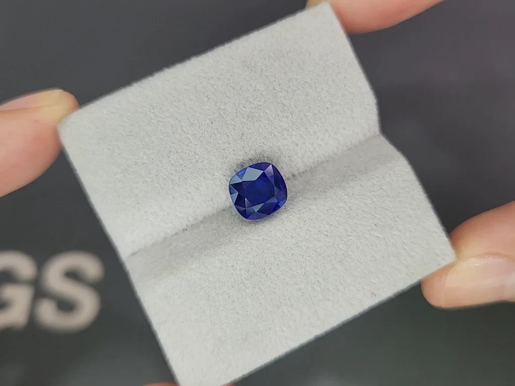 Сапфир Royal Blue в огранке кушон 3,11 карат, Шри-Ланка  Изображение №4