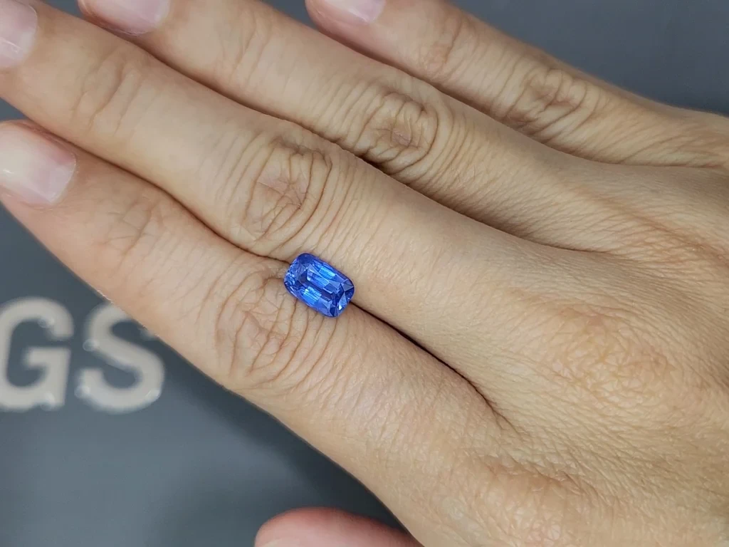 Лот №6. Негретый Cornflower Blue сапфир в огранке кушон 2,08 карат, Шри-Ланка Изображение №2