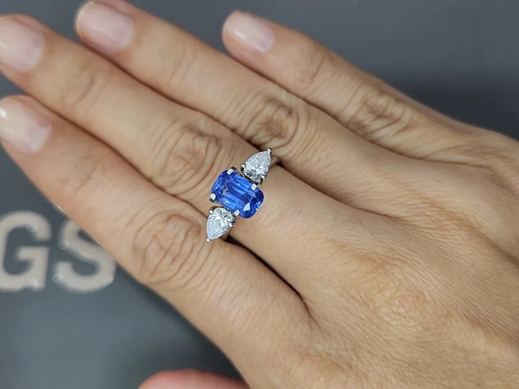 Лот №6. Негретый Cornflower Blue сапфир в огранке кушон 2,08 карат, Шри-Ланка Изображение №5