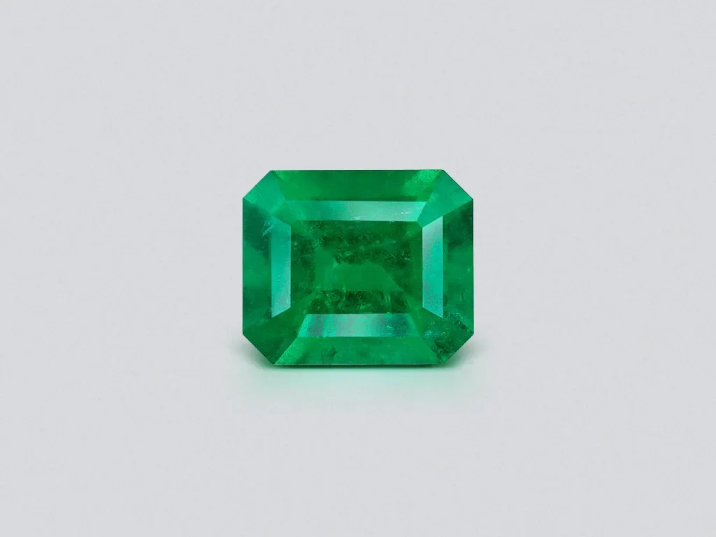 Изумруд цвета Vivid Green из Колумбии в огранке октагон 2,52 карата Изображение №1