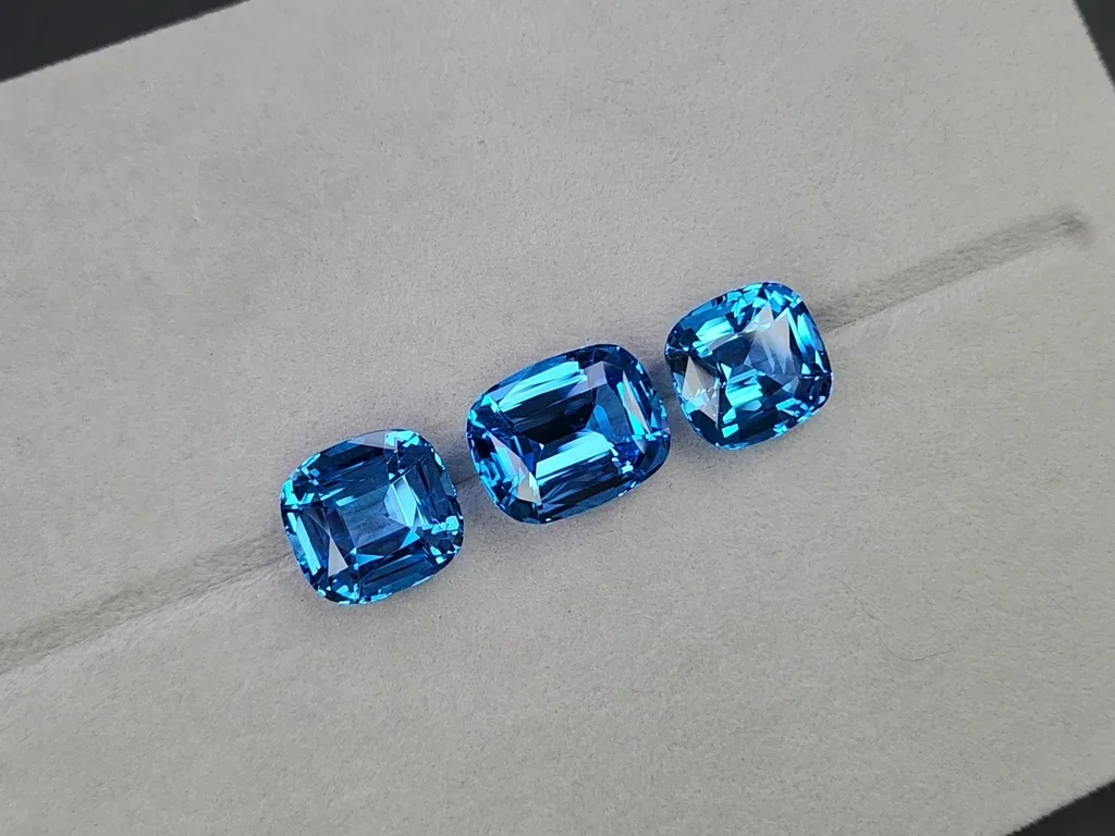 Сет из ярко-голубых Swiss Blue топазов в огранке кушон 66,96 карата, Бразилия  Изображение №5