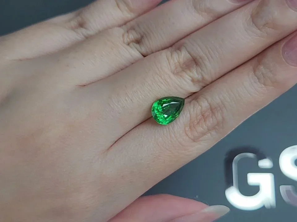 Гранат цаворит Intense Green в огранке груша 3,30 карата, Танзания  Изображение №2