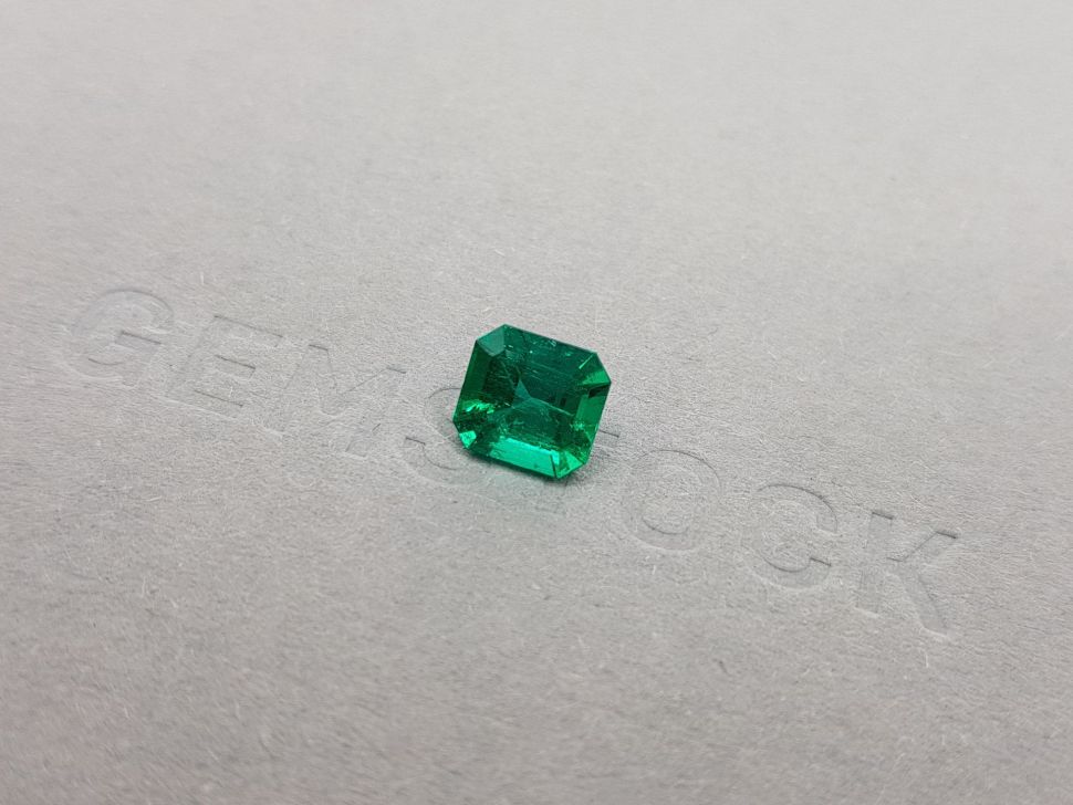 Насыщенный "Muzo Green" изумруд в огранке октагон 1,59 карат Изображение №3