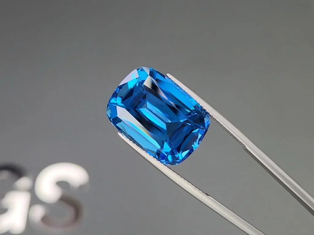 Сет из ярко-голубых Swiss Blue топазов в огранке кушон 43,40 карата, Бразилия  Изображение №3