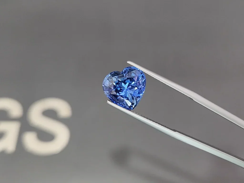 Негретый сапфир Cornflower Blue в огранке сердце 8,04 карат, Шри-Ланка Изображение №3