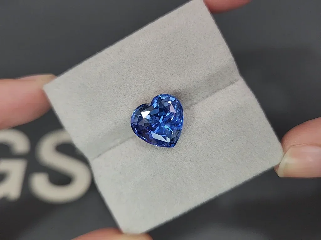 Негретый сапфир Cornflower Blue в огранке сердце 8,04 карат, Шри-Ланка Изображение №4