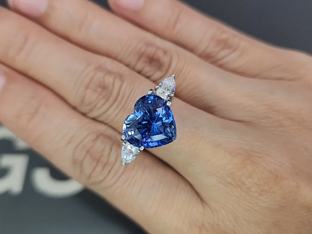 Негретый сапфир Cornflower Blue в огранке сердце 8,04 карат, Шри-Ланка Изображение №5