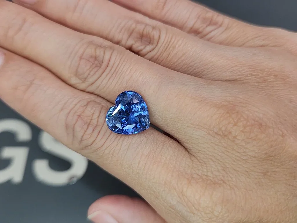 Негретый сапфир Cornflower Blue в огранке сердце 8,04 карат, Шри-Ланка Изображение №2