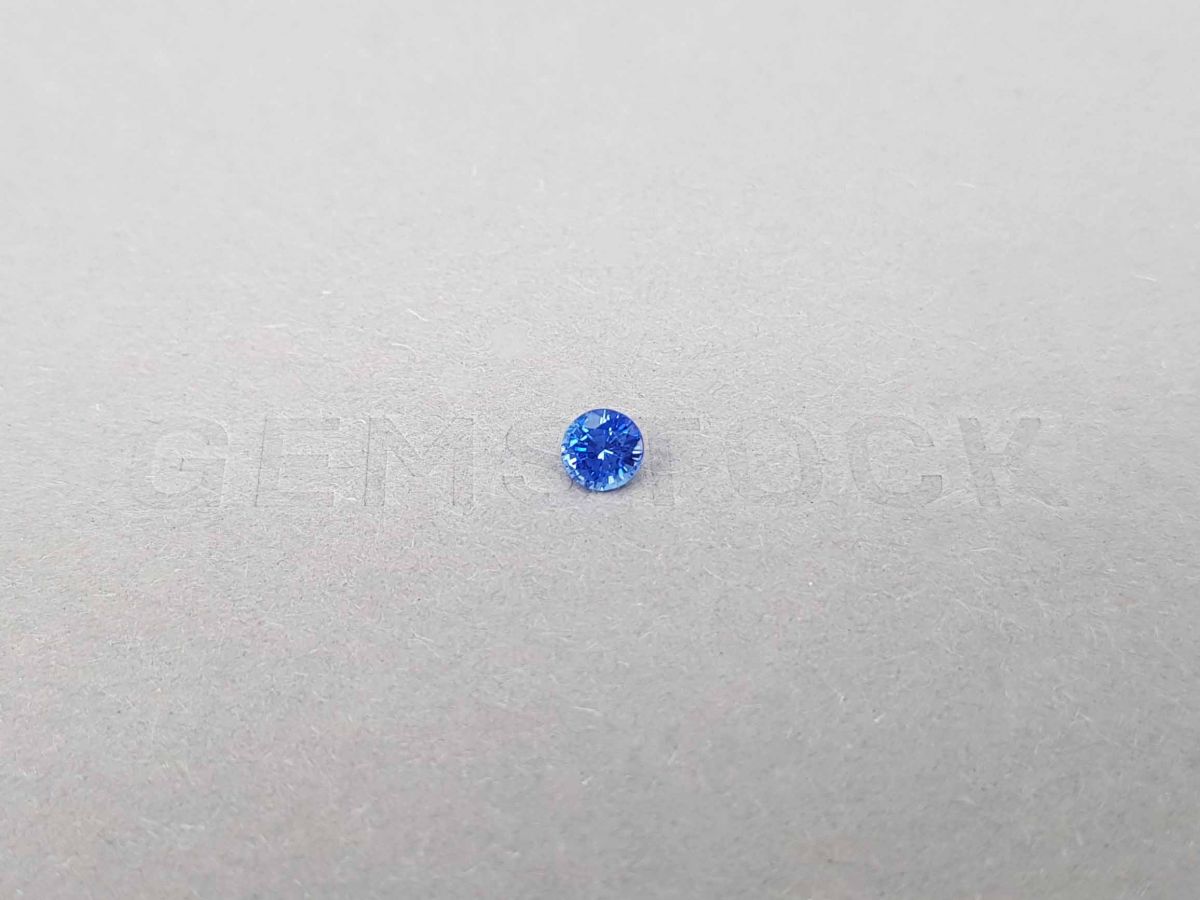 Негретый сапфир цвета Cornflower в огранке круг 0,45 карата, Шри-Ланка фото №1