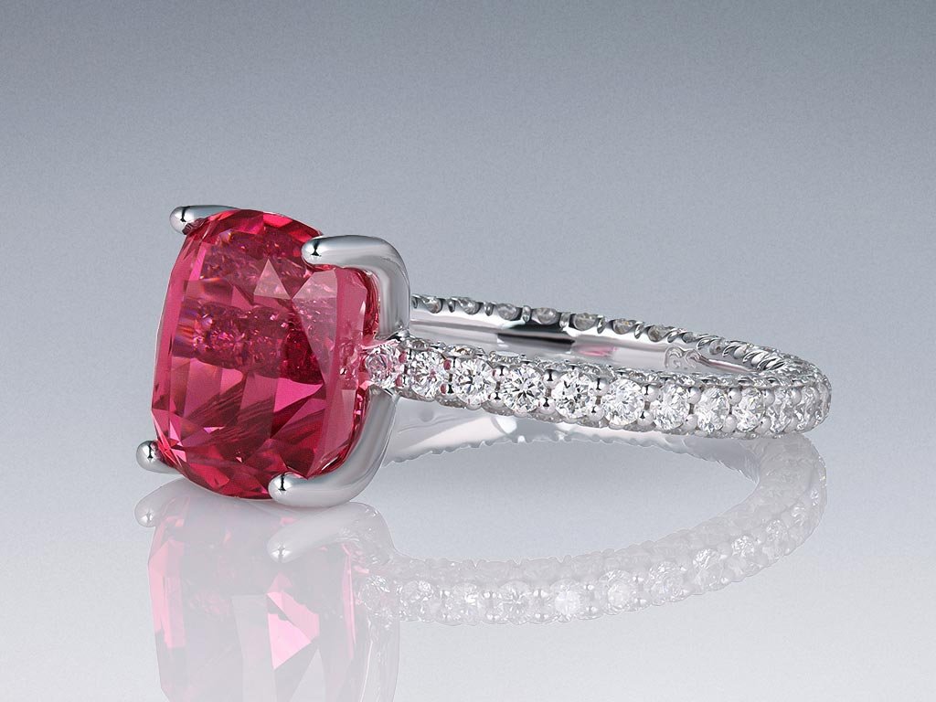 Кольцо с пурпурно-розовым рубеллитом 4,51 карата и бриллиантами в белом золоте 750 пробы Изображение №3