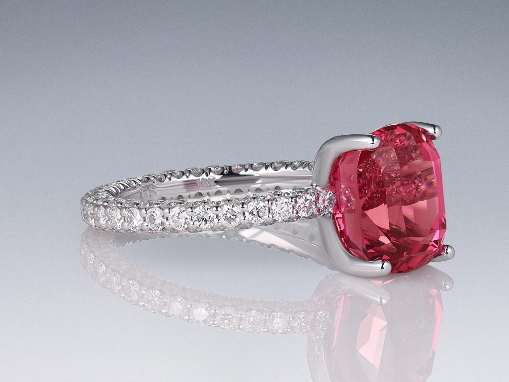 Кольцо с пурпурно-розовым рубеллитом 4,51 карата и бриллиантами в белом золоте 750 пробы Изображение №2
