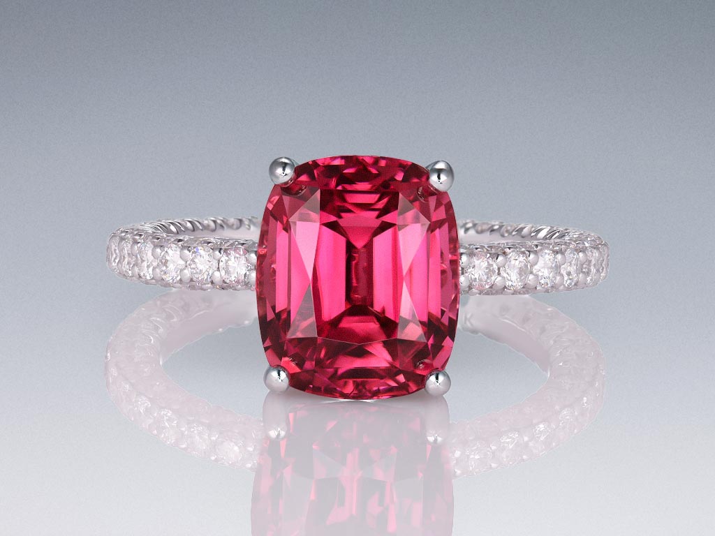 Кольцо с пурпурно-розовым рубеллитом 4,51 карата и бриллиантами в белом золоте 750 пробы Изображение №1