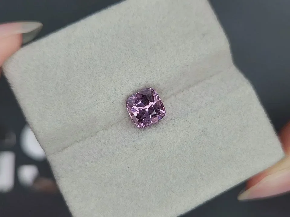 Лавандовая шпинель в огранке кушон 2,01 карата, Танзания Изображение №4