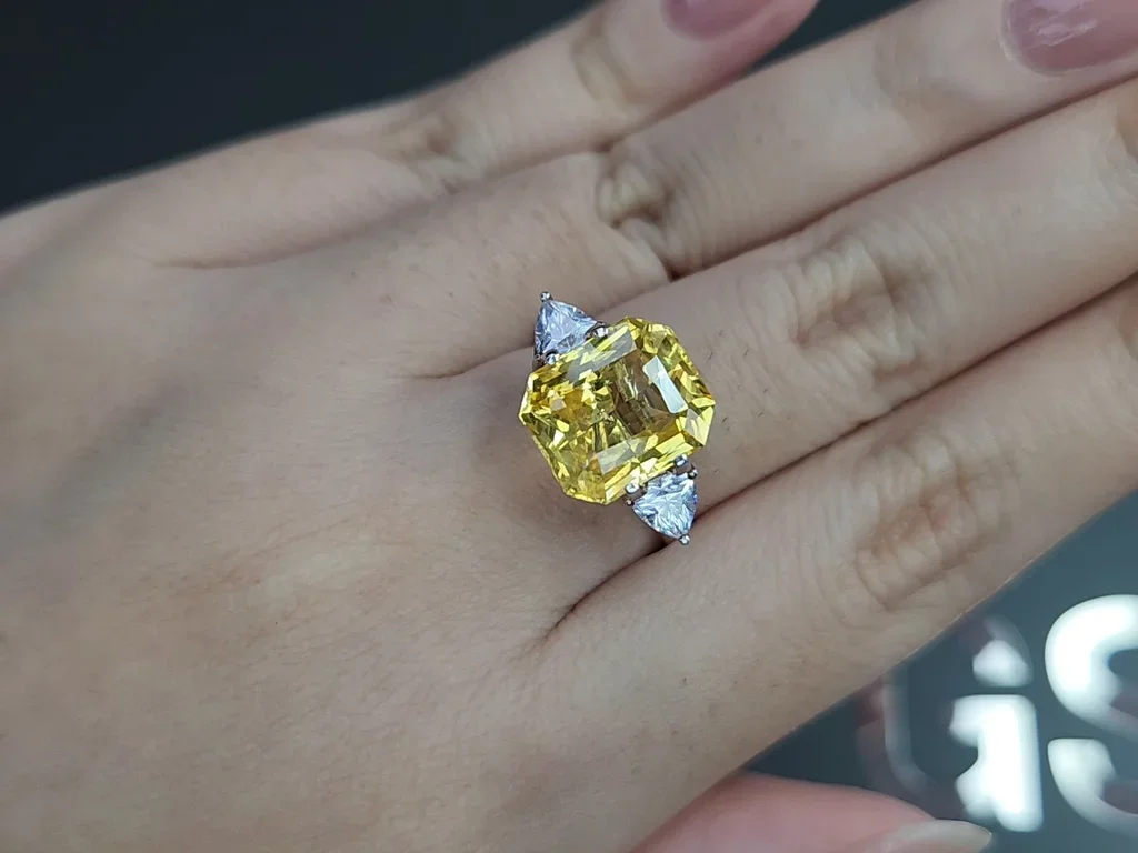 Негретый сапфир Vivid Yellow в огранке радиант 7,04 карата, Шри-Ланка Изображение №5