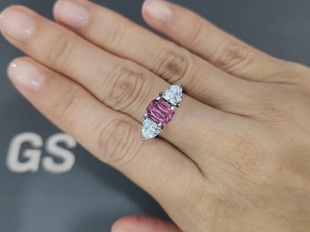 Гранат Малайя в огранке кушон 2,33 карат, Танзания  Изображение №5