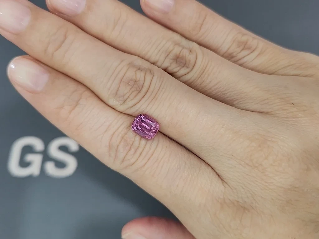 Гранат Малайя в огранке кушон 2,33 карат, Танзания  Изображение №2