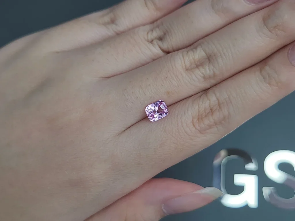 Негретый сапфир Baby Pink в огранке кушон 1,55 карата, Мадагаскар Изображение №2