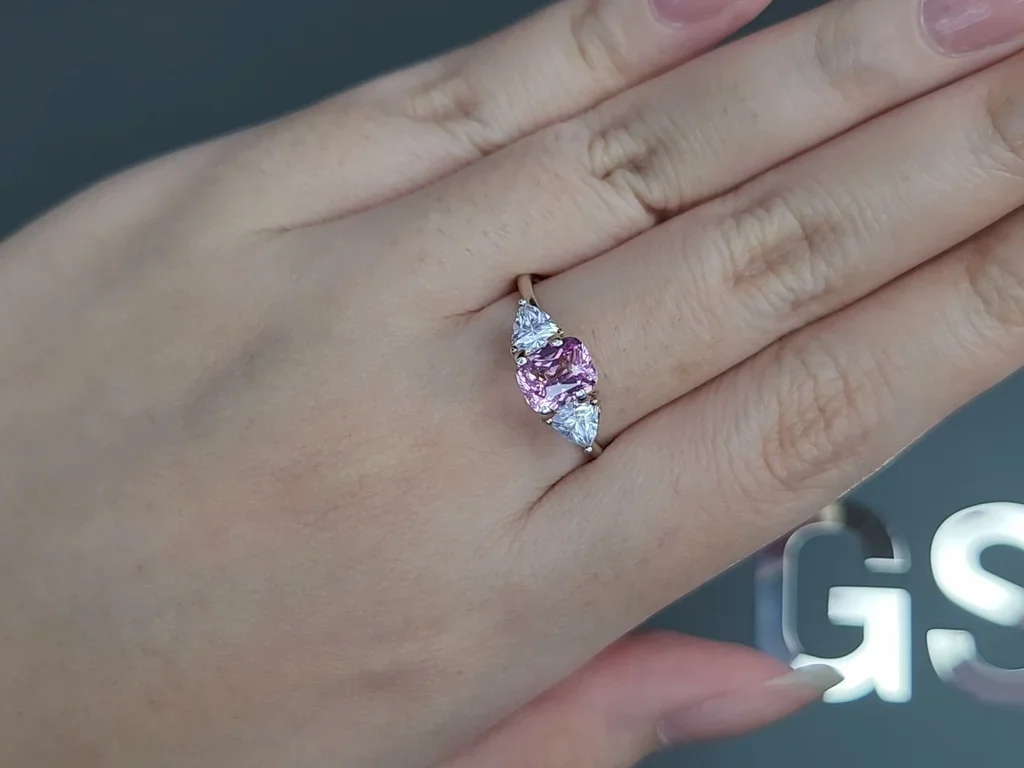 Негретый сапфир Baby Pink в огранке кушон 1,55 карата, Мадагаскар Изображение №5